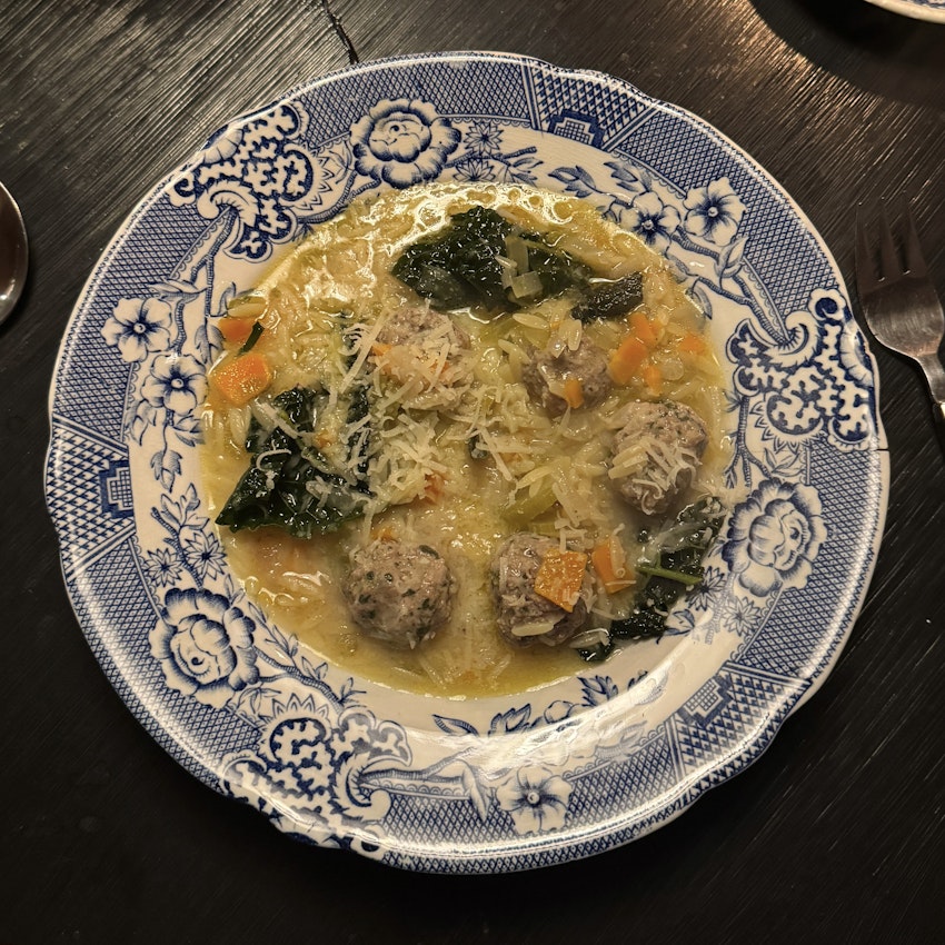 Maten vi lagar – från bröllopssoppa till havregrynsgröt, foto #1 av Flora Wiström