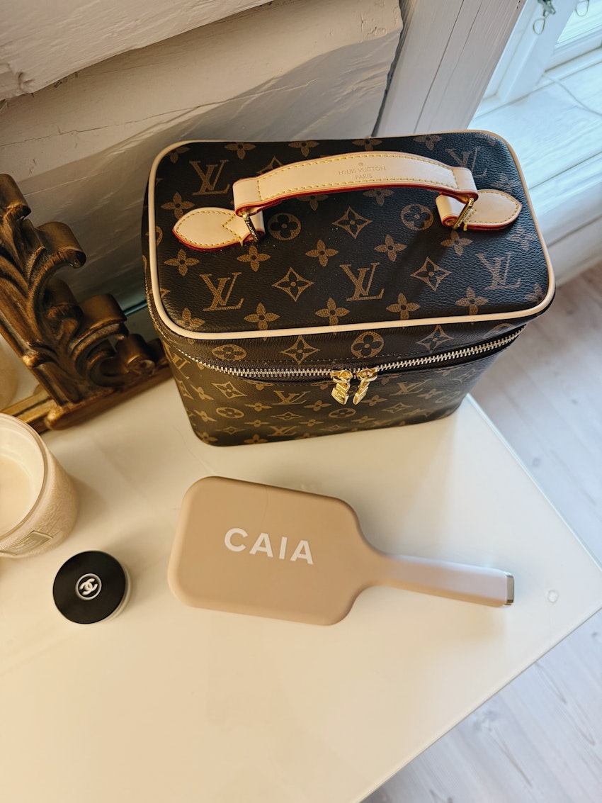 Sminkbordet, foto #1 av Engla