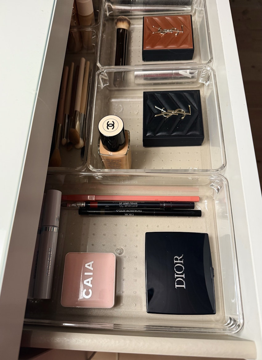 Sminkbordet, foto #5 av Engla