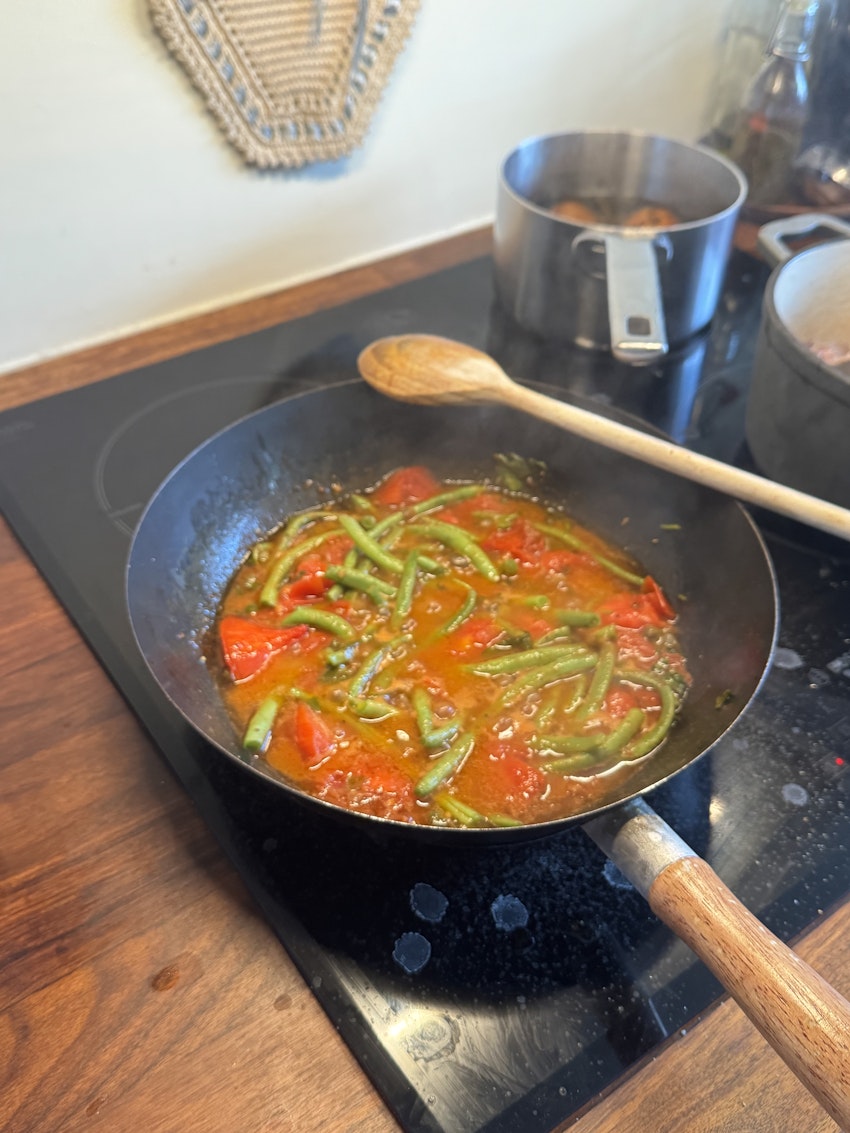 Tomatgryta med bönor, kapris & gulbetor, foto #2 av Marion Ringborg