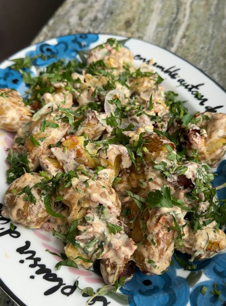Smashad potatis med bacon -& örtmajo