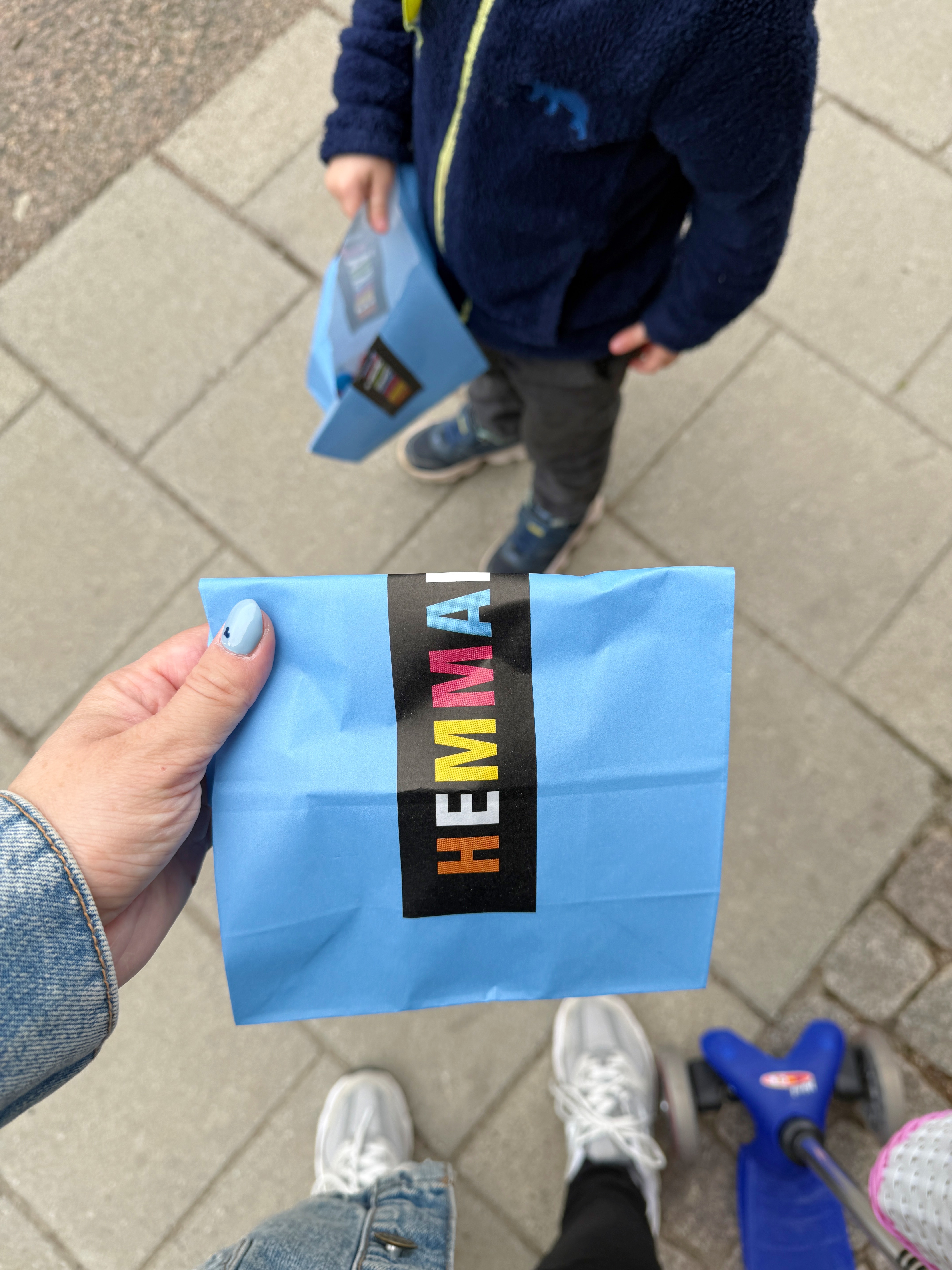 Nationaldag och Läkerol-parenting