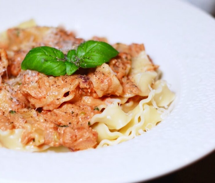 Pasta med krämig tomat- & tonfisksås | Catarina König