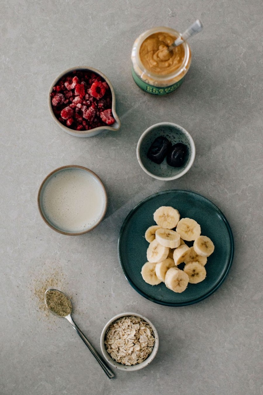 Smoothie med hallon, nötsmör och kardemumma | Anja Forsnor