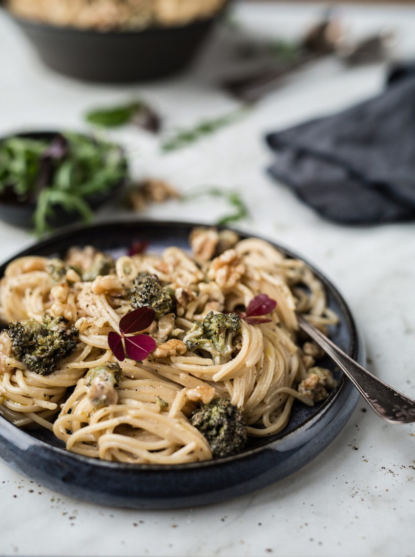 Vegetarisk pasta med rostad broccoli och valnötter | By Diadonna