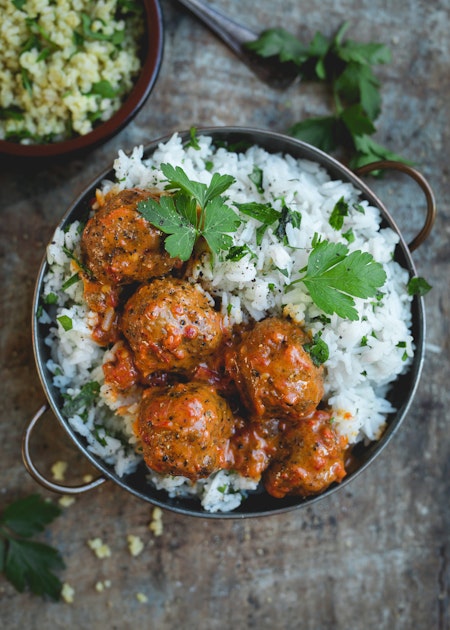 Quer você as chame de köttbullar, bitterballen, frikadelle ou