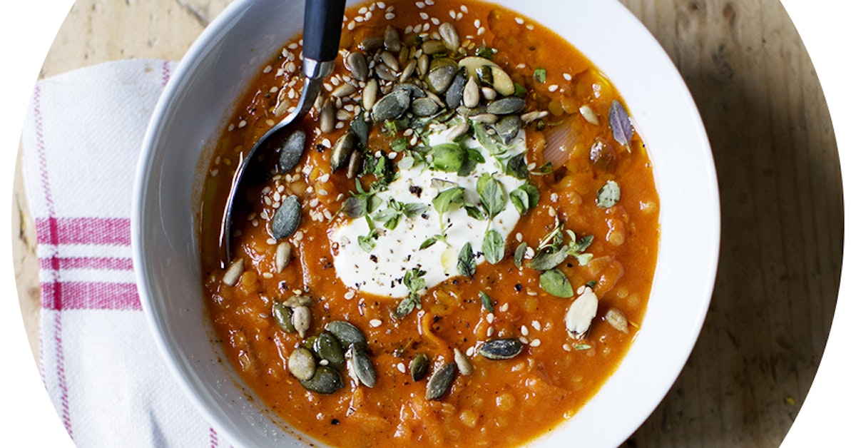 Syrlig röd linsgryta med timjan och frön | Elsa Billgrens blogg