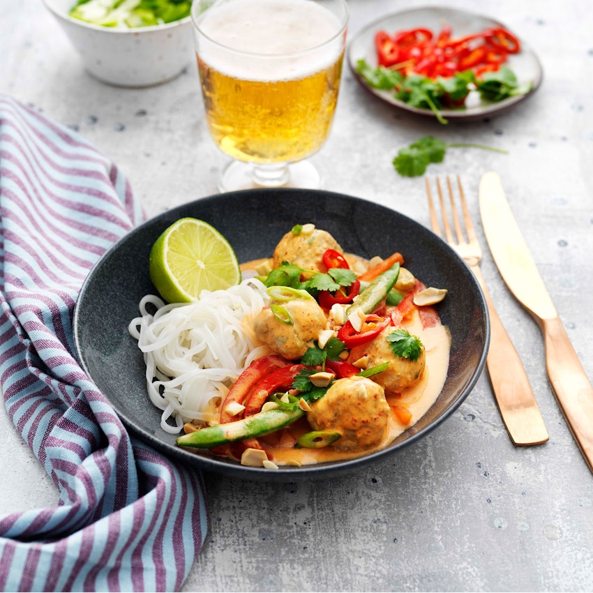 Kotarilayotgan liboslarning porno fotosuratlari