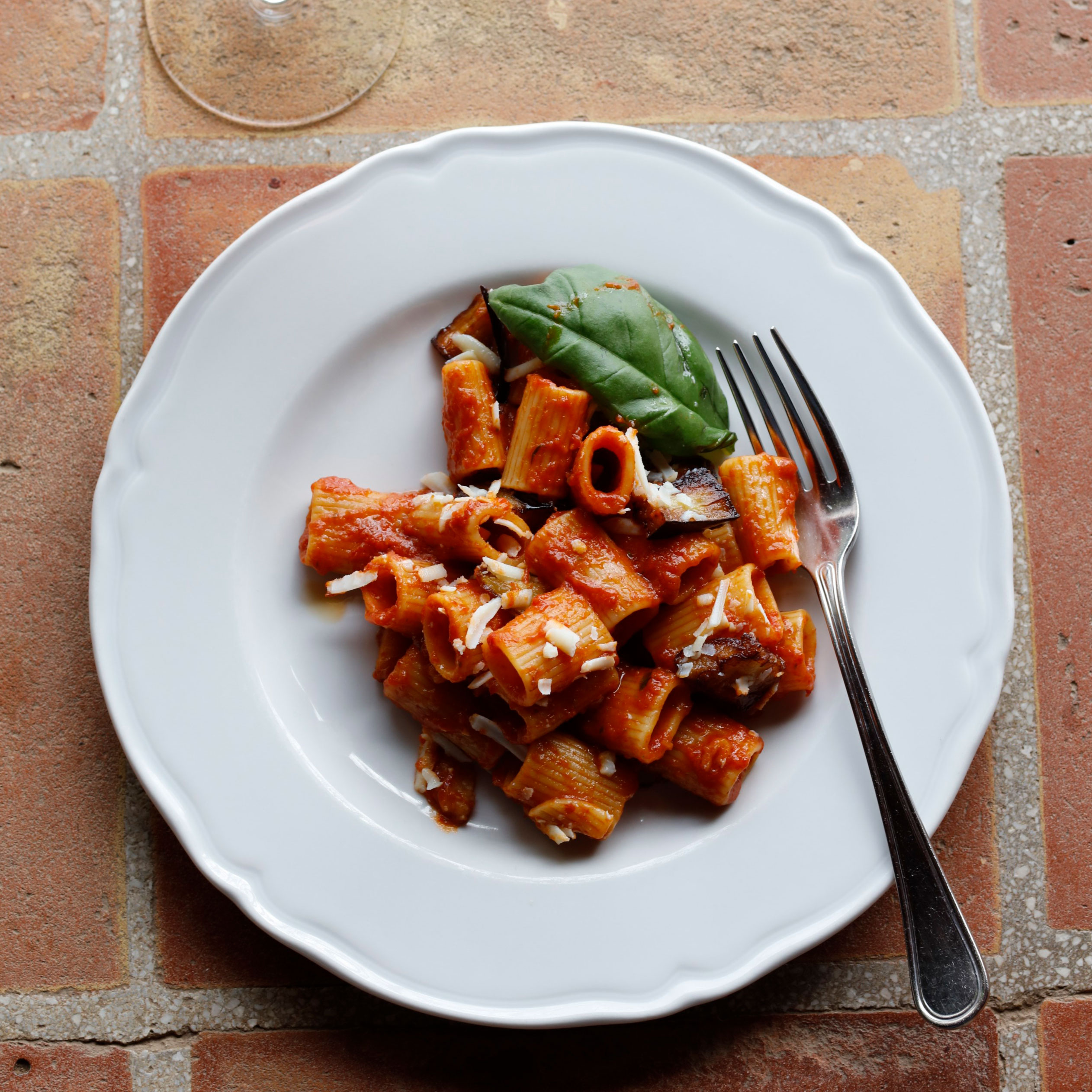 Pasta med aubergine och tomatpasta alla norma