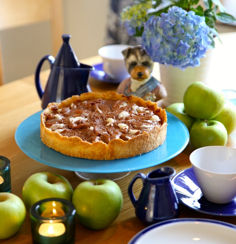 Äppelkolapaj gjord med dulce de leche Fredriks Fika