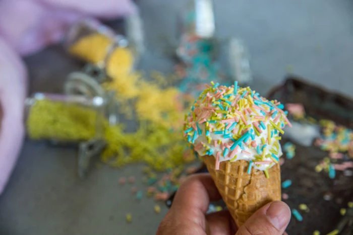 hemgjort strössel med pastellfärg