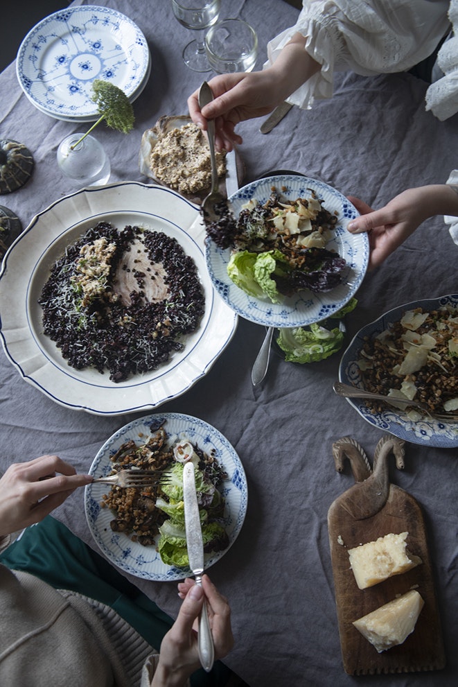 Qizlarning dumbalariga narsalarni kiritish bilan bogliq jazo videosi