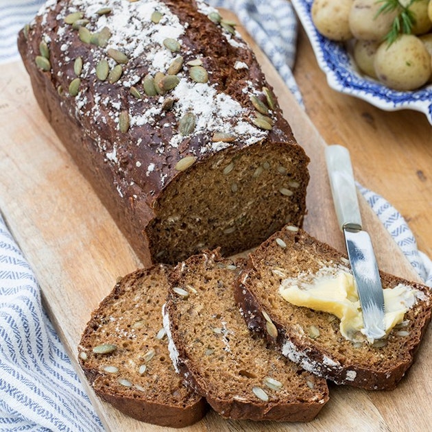 Grovt smakrikt rågbröd med frön - recept | Sandra Palmqvist